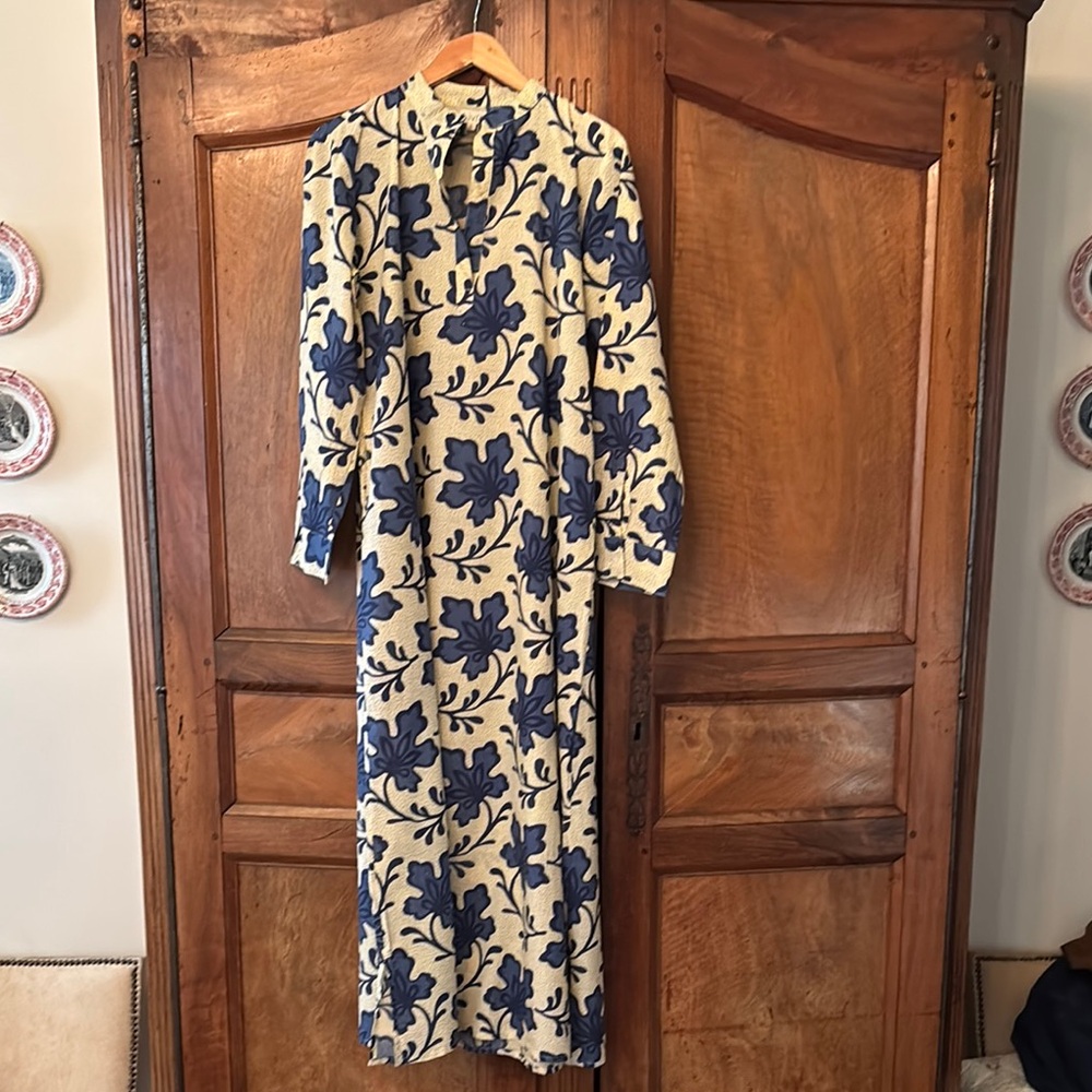 Livro Blue/cream maxi kaftan with long sleeve & pockets.